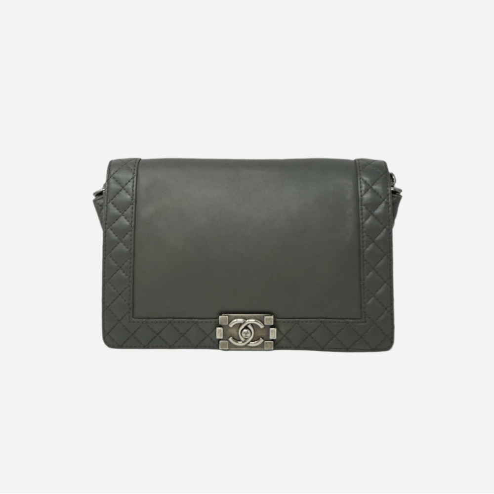 Pre-owned Chanel Medium Reverso Boy Calf